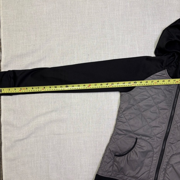 The North Face Women’s Med Grey Black Quilted Windbreaker Full Zip Hooded Jacket - Picture 8 of 9